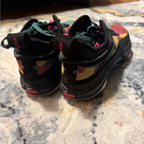 Multicolor Jordan sneakers - Picture 3 of 6